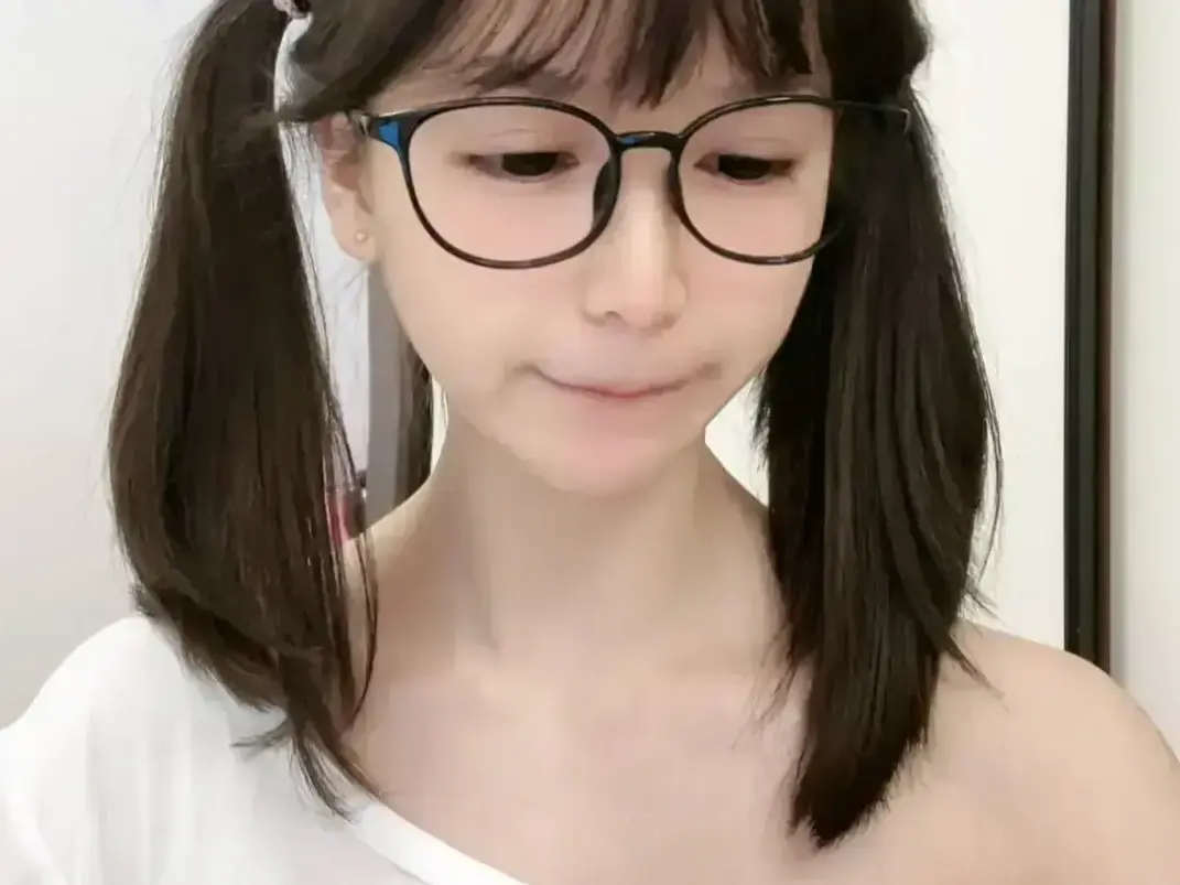 《萌小栖》天才交易员咯咯哒vlog原视频-无删减全集免费畅播-完整版极速获取-高清资源值得二刷