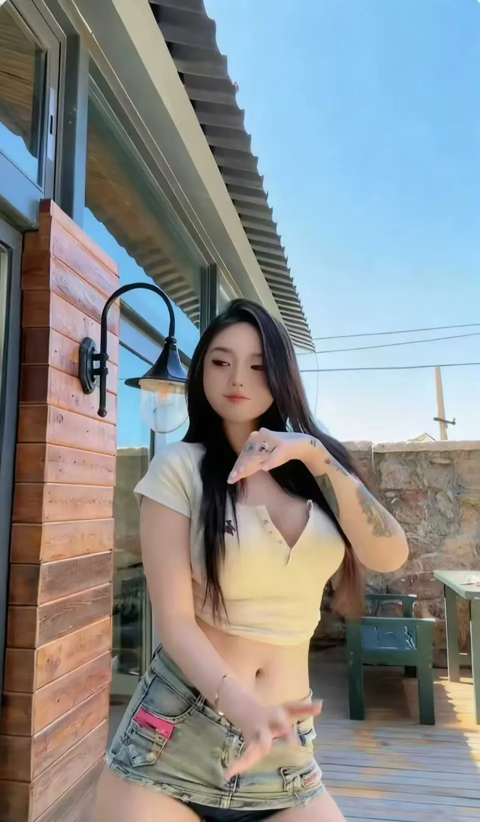《Meena 成美男》高清全集免费在线看-中文版未删减资源全面开放-网盘便捷备份存储无广告体验-一次看遍Meena成美男