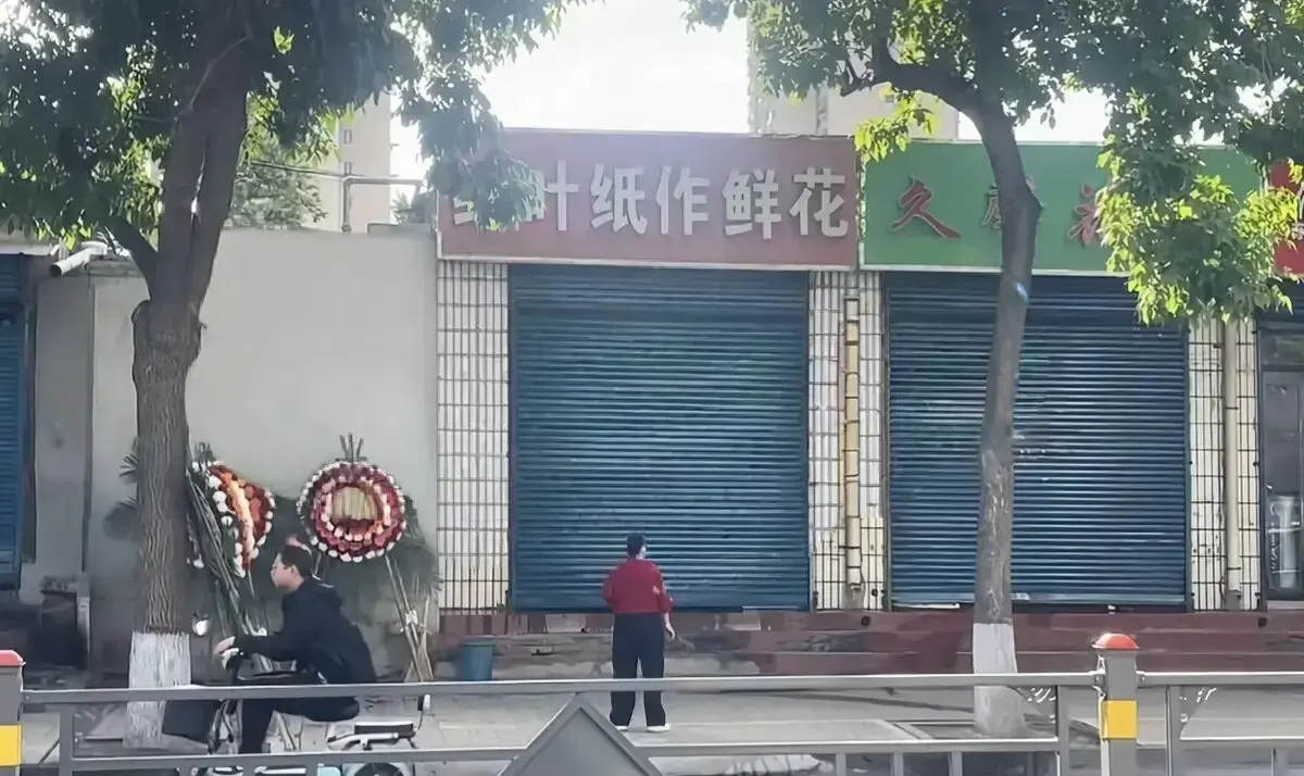 《原平纸作鲜花店门口视频》HD高清无删减-原平纸作鲜花店门口视频全集在线观看-百度云/夸克网盘资源下载