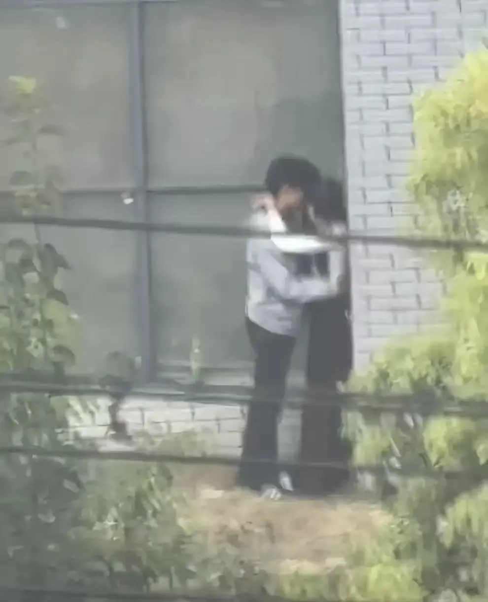 《蚌埠职教园情侣野外视频》完整版原生态高清视频免费看 - 蚌埠职教园情侣野外视频事件后续高清资源限时抢先鉴赏 - 蚌埠职教园今天咋了