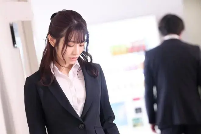 《和部长一起去出差旅》高清未删减版中字资源下载-日本伦理片完整版在线观看-一部连吻戏都没有的出差加班之旅