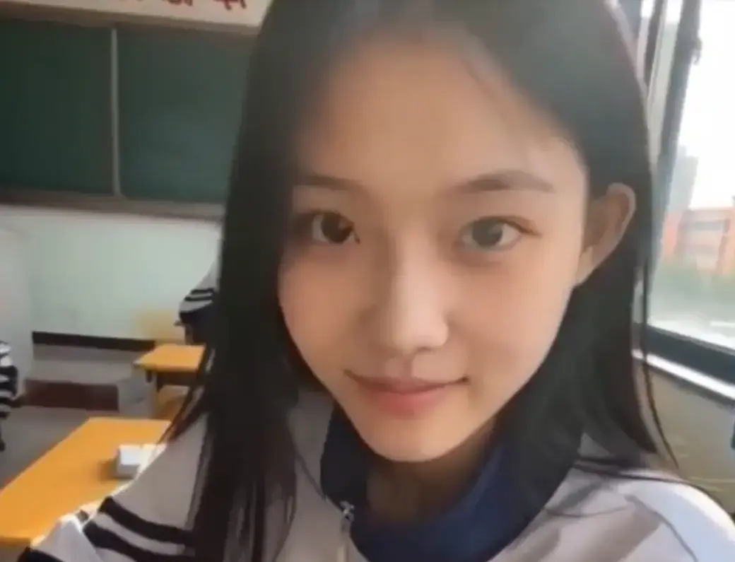《我的十八岁女友》无删减版在线播放-黄果AI制作高甜治愈-4K蓝光画质追完又想谈恋爱-结局太甜免费在线观看